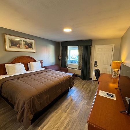 Ozark Inn & Suites 외부 사진