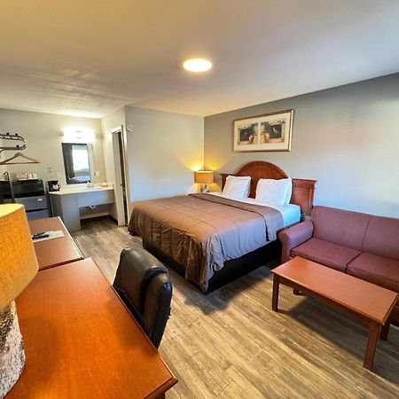 Ozark Inn & Suites 외부 사진