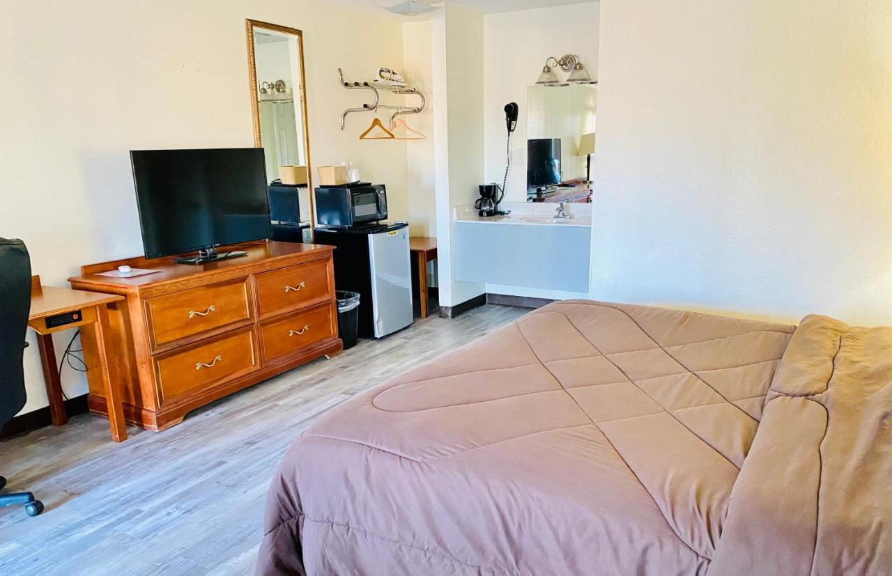 Ozark Inn & Suites 외부 사진