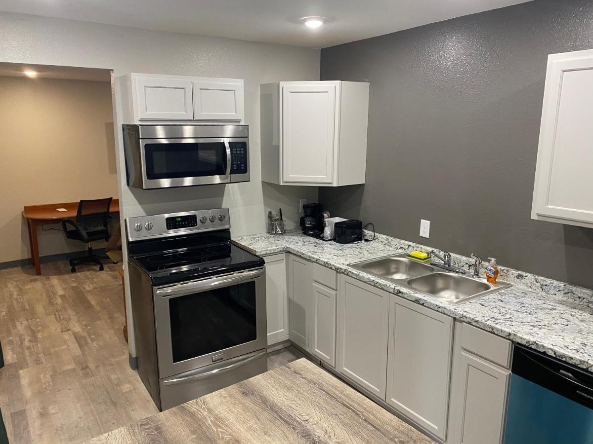 Ozark Inn & Suites 외부 사진