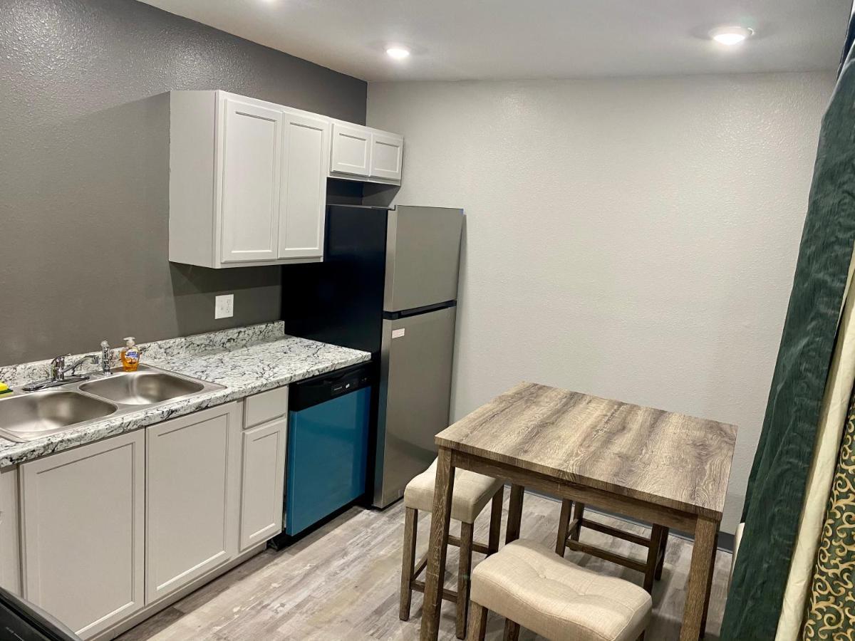 Ozark Inn & Suites 외부 사진