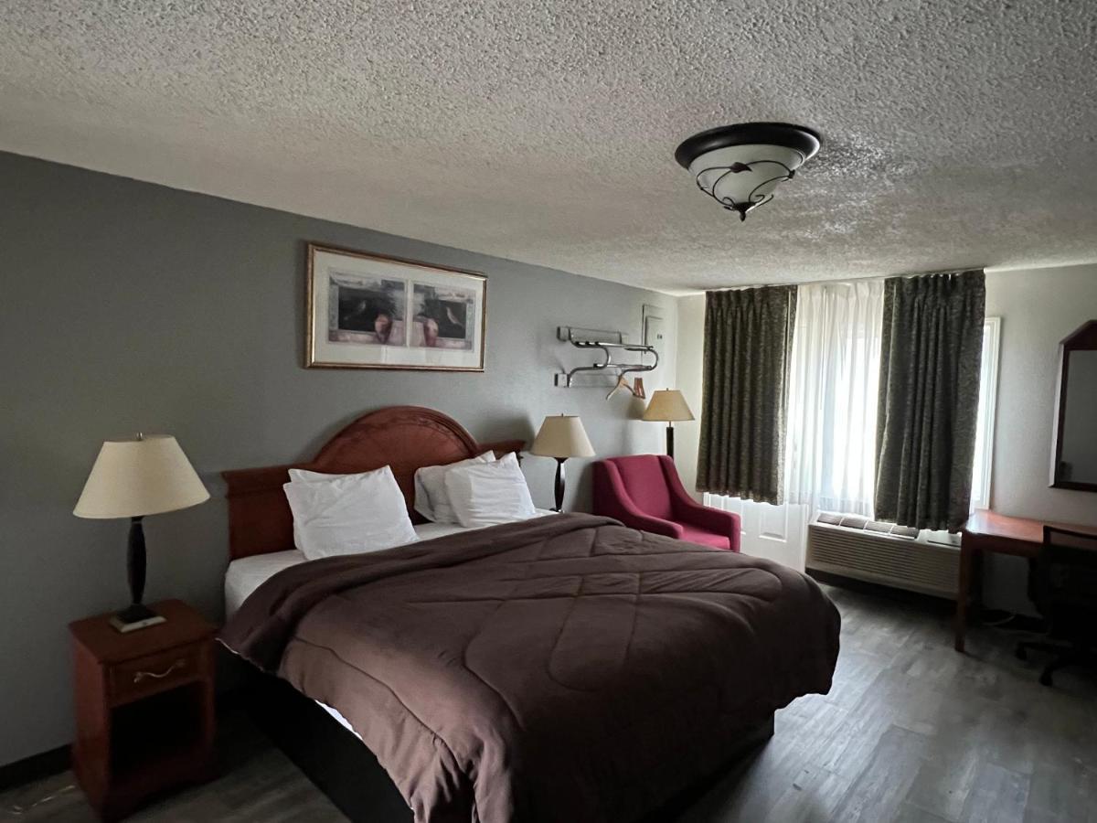 Ozark Inn & Suites 외부 사진