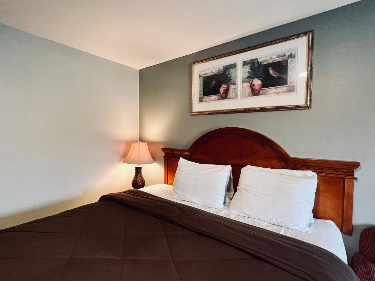 Ozark Inn & Suites 외부 사진