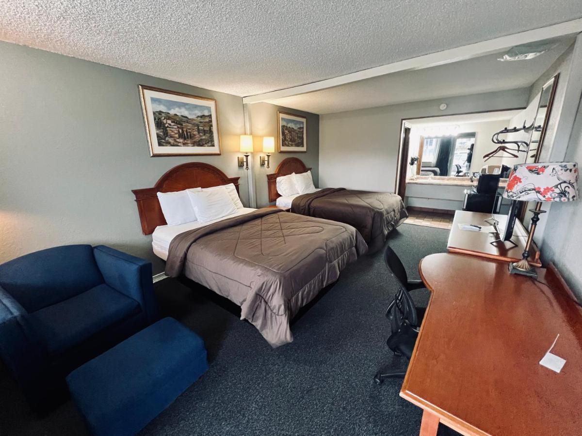 Ozark Inn & Suites 외부 사진