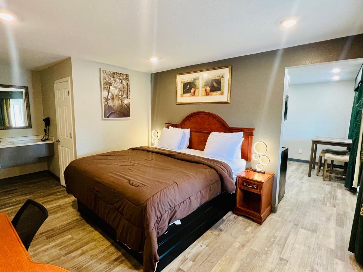 Ozark Inn & Suites 외부 사진