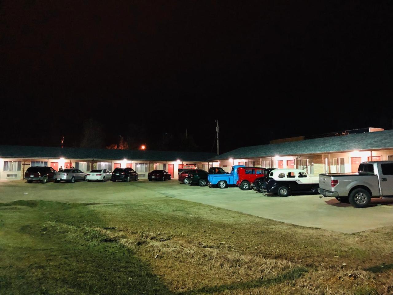 Ozark Inn & Suites 외부 사진