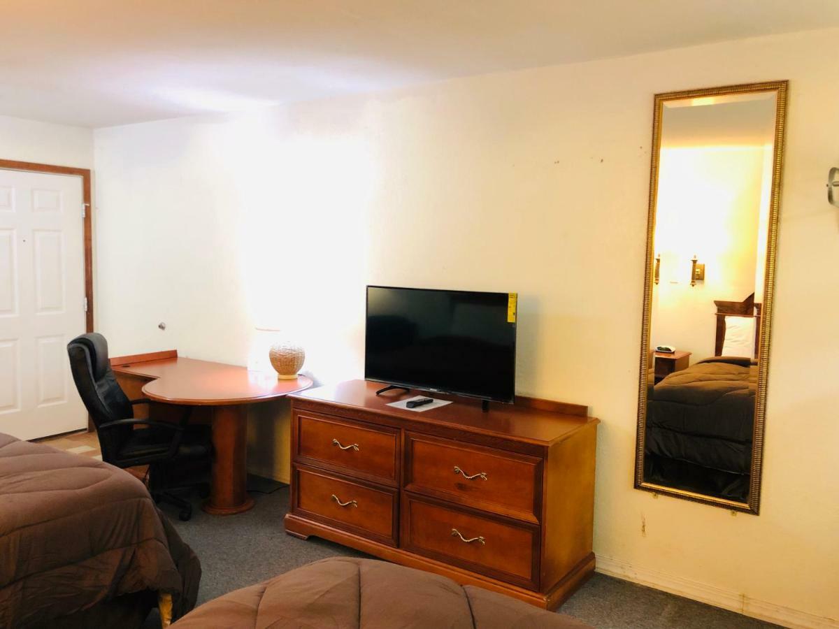 Ozark Inn & Suites 외부 사진