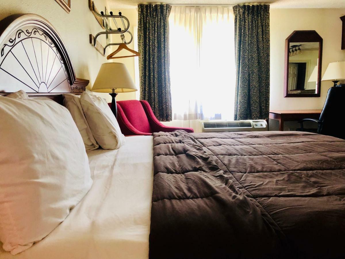 Ozark Inn & Suites 외부 사진