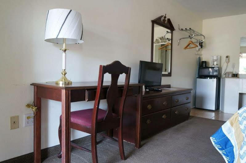 Ozark Inn & Suites 외부 사진