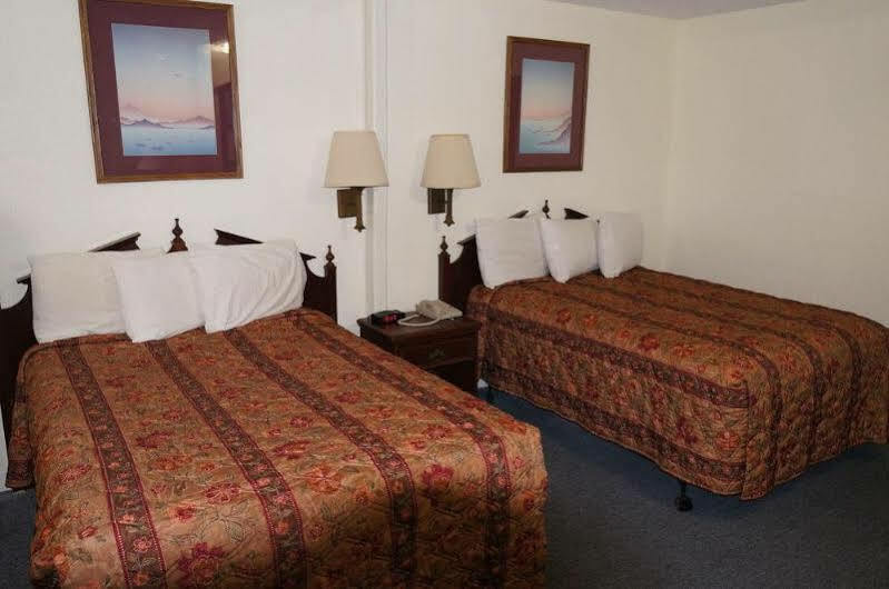 Ozark Inn & Suites 외부 사진