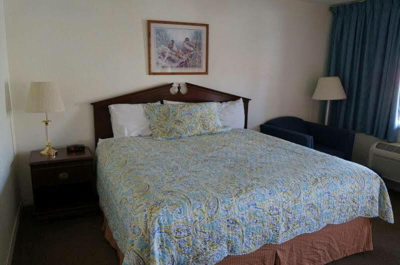 Ozark Inn & Suites 외부 사진