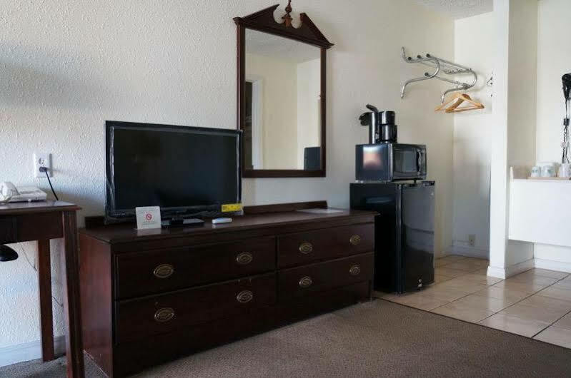 Ozark Inn & Suites 외부 사진